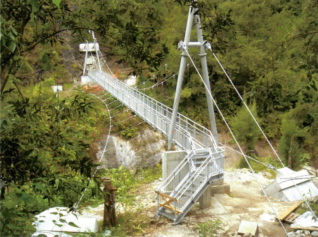 Passerelle îlet des bananier à Salazie