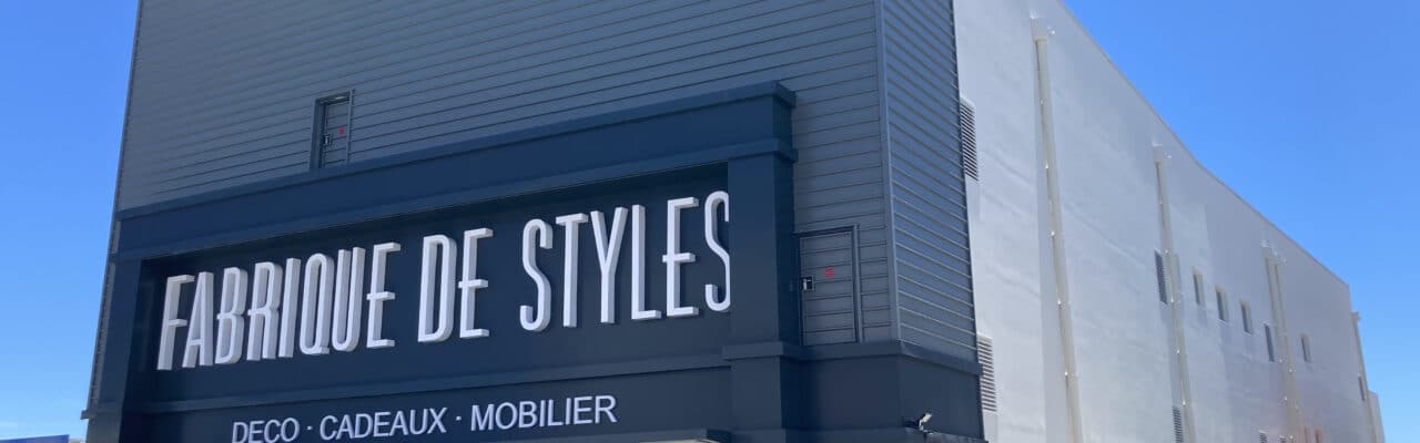 Façade bâtiment devanture ouvragée